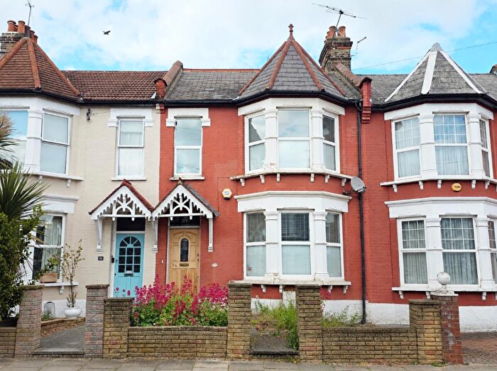 3 Bedroom House For Sale In Melbourne Avenue, Palmers Green, N13