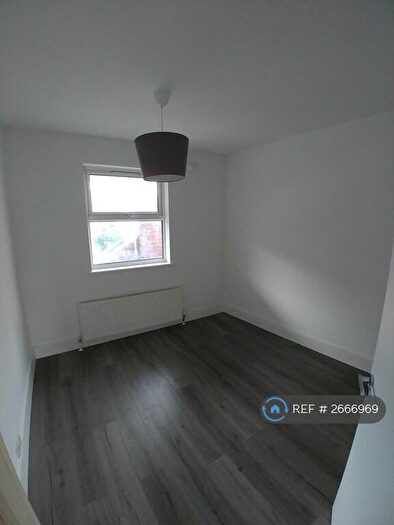 2 Bedroom Flat To Rent In Howard Mansions, London, E17