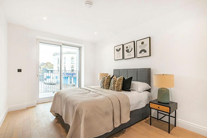 2 Bedroom Flat For Sale In High Road Leyton, Grove Green, E10