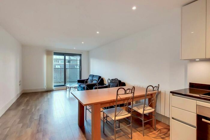 2 Bedroom Flat To Rent In Royal Carriage Mews, Woolwich, London, SE18
