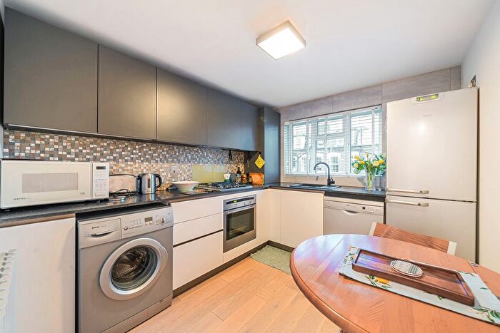 1 Bedroom Flat For Sale In Willesden Lane, Brondesbury, London, NW6