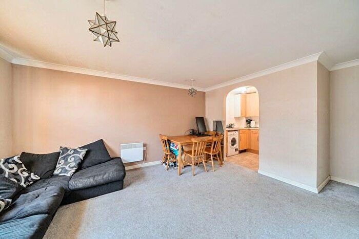 2 Bedroom Flat For Sale In Kingsoak House, Woking, Surrey, GU21