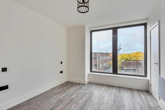 1 Bedroom Flat To Rent In Swindon, Wiltshire, SN1