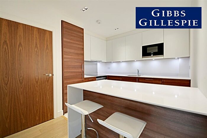 2 Bedroom Flat To Rent In Rothschild House, Kew Bridge Road, Brentford, TW8