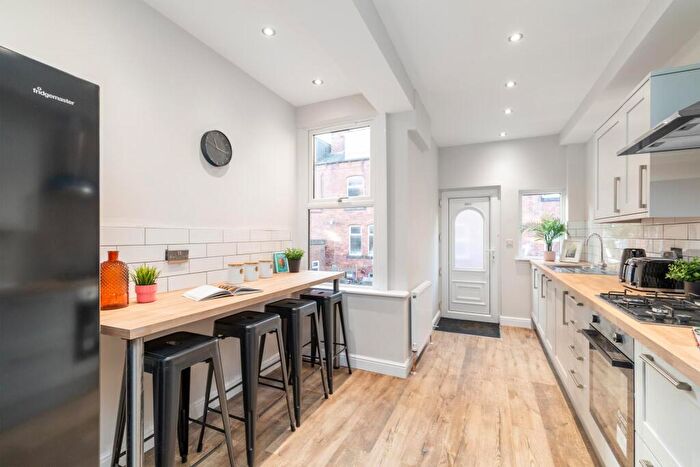 6 Bedroom House To Rent In Brudenell Mount, Leeds, LS6