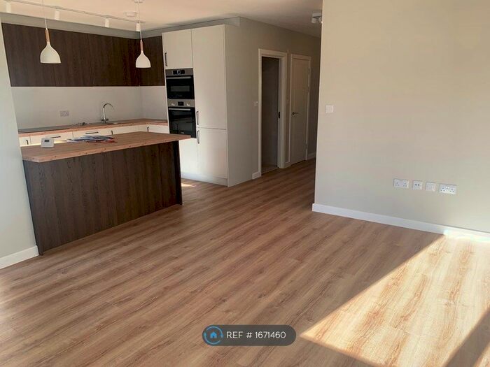 2 Bedroom Flat To Rent In The Pines, Purley, CR8