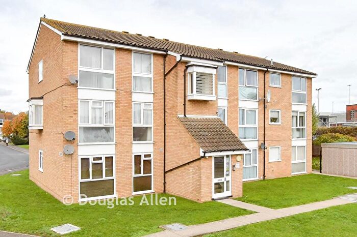 2 Bedroom Flat For Sale In Trotwood, Chigwell, Essex, IG7