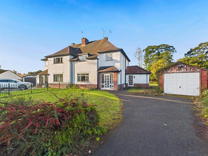 3 Bedroom Semi-Detached House For Sale In Vicarage Fields, Ruabon, Wrexham, LL14
