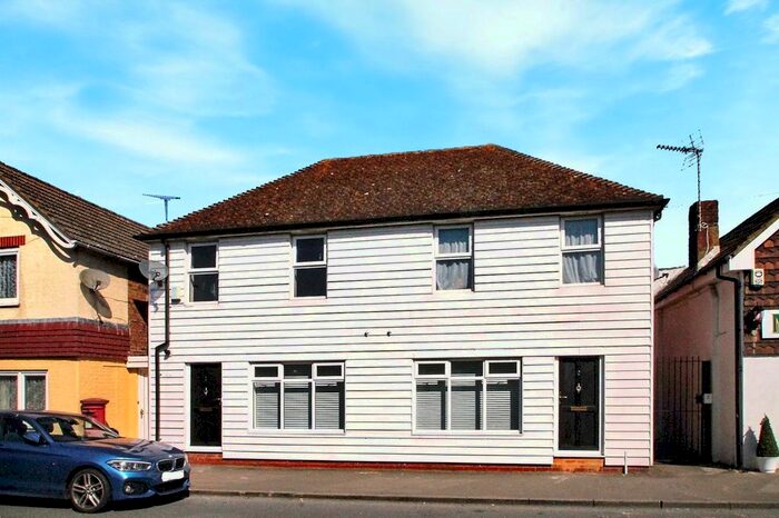 1 Bedroom Flat To Rent In London Road, Teynham, Sittingbourne, ME9