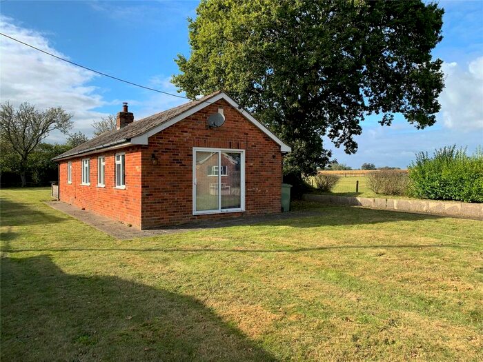 4 Bedroom Bungalow For Sale In New Road, Portmore, Lymington SO41