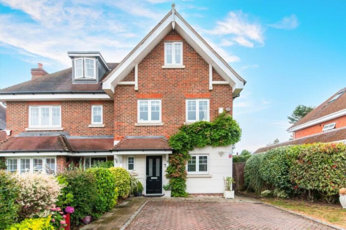 4 Bedroom Town House For Sale In Magnolia Drive, Banstead, SM7