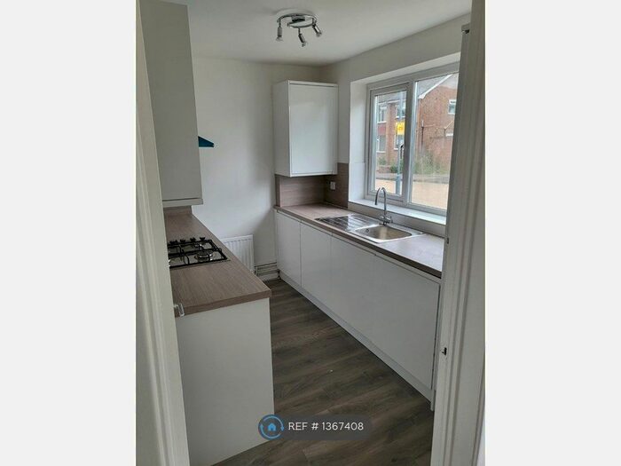 2 Bedroom Flat To Rent In Margaret Way, Ilford, IG4