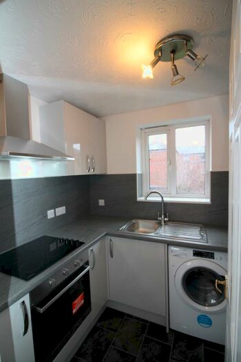2 Bedroom Flat To Rent In Berlington Court, Redcliffe, BS1