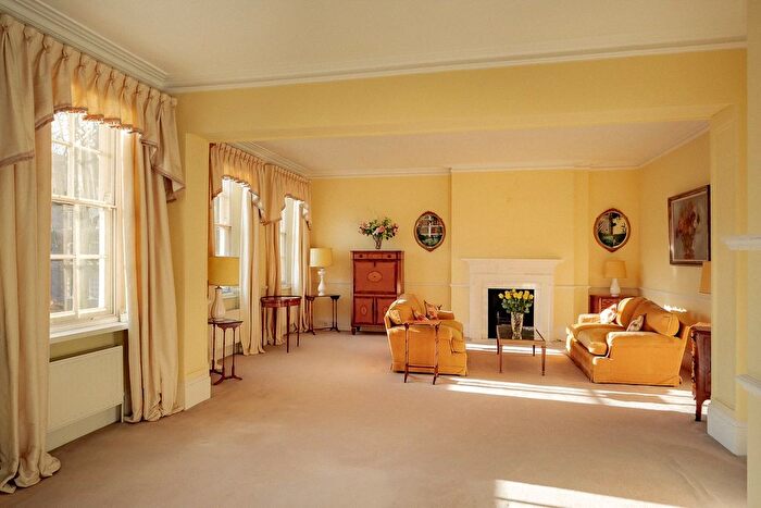 2 Bedroom Flat For Sale In Coleherne Court, Old Brompton Road, Chelsea, SW5