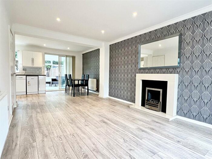 3 Bedroom Semi-Detached House For Sale In Wrekin Close, Halesowen, B63