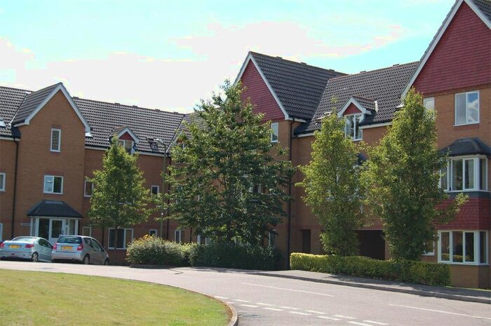 2 Bedroom Flat To Rent In Redoubt Close, Hitchin, SG4