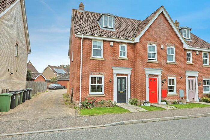 3 Bedroom End Of Terrace House For Sale In Field Maple Road, Watton, Thetford, IP25