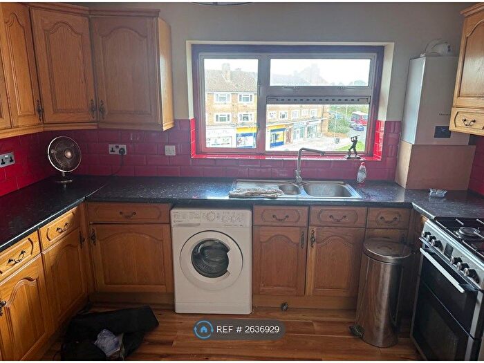 2 Bedroom Flat To Rent In Central Drive, Hornchurch, RM12