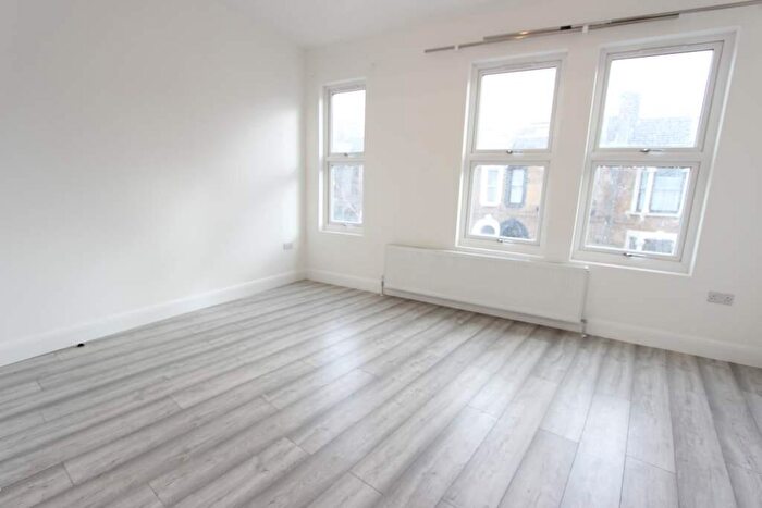 2 Bedroom Apartment To Rent In Barrett's Grove, London, N16