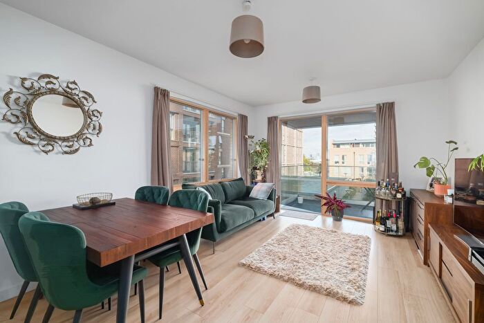 2 Bedroom Flat For Sale In Silvertown Square, London, E16