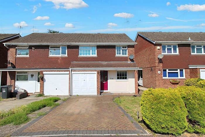 3 Bedroom Semi-Detached House For Sale In Rangewood Avenue, Reading, RG30