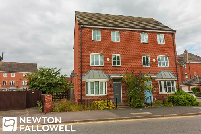 4 Bedroom Semi-Detached House To Rent In Moorgate, Retford, DN22