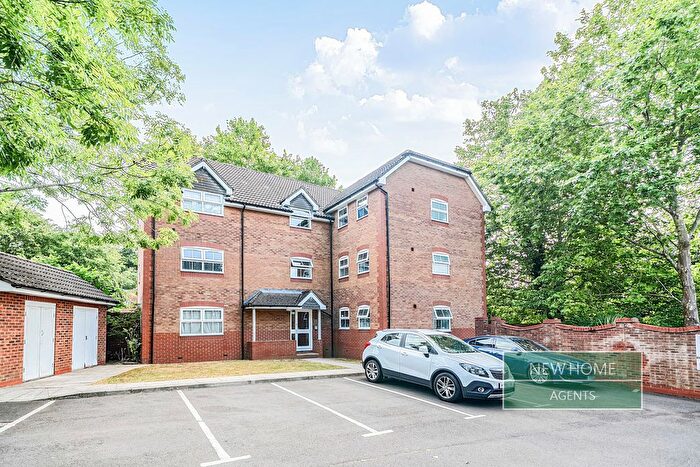 1 Bedroom Flat For Sale In Chelveston Crescent, Lordshill, Southampton, SO16