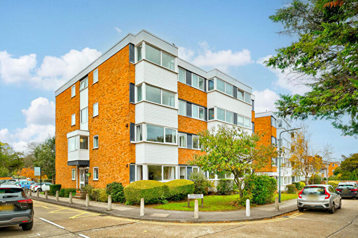 2 Bedroom Flat To Rent In Trent Court, New Wanstead, Wanstead, E11