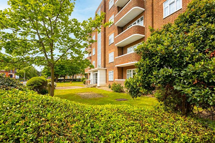 3 Bedroom Flat For Sale In Sandgate Road, Folkestone, CT20