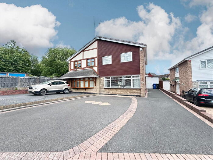 3 Bedroom Semi Detached House For Sale In Kestrel Road, Russells Hall, Dudley, DY1
