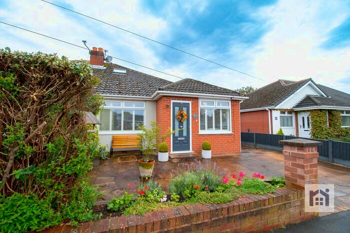 3 Bedroom Semi-Detached House For Sale In Snipewood, Eccleston, PR7