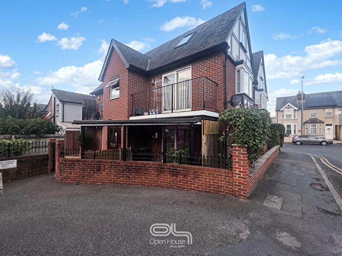 2 Bedroom Flat For Sale In Baxter House, Kitchener Road, High Wycombe, HP11