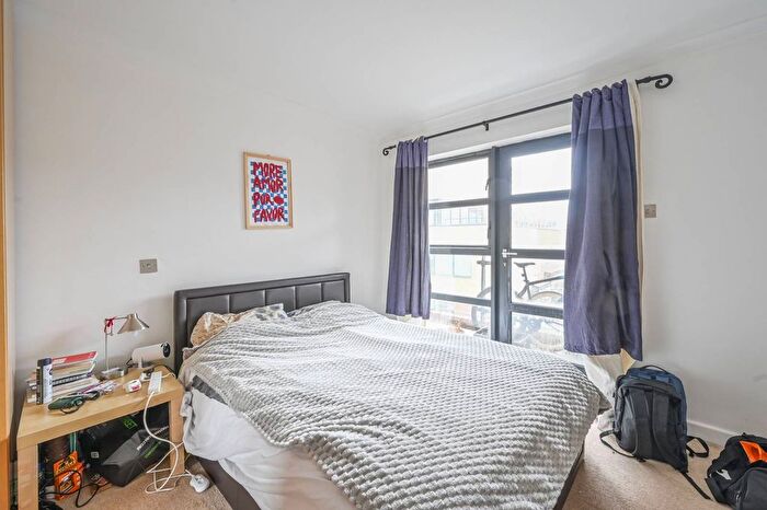2 Bedroom Flat To Rent In Back Church Lane, Aldgate, London, E1