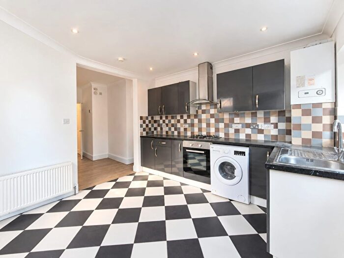 2 Bedroom Flat To Rent In Cross Road, Croydon, CR0