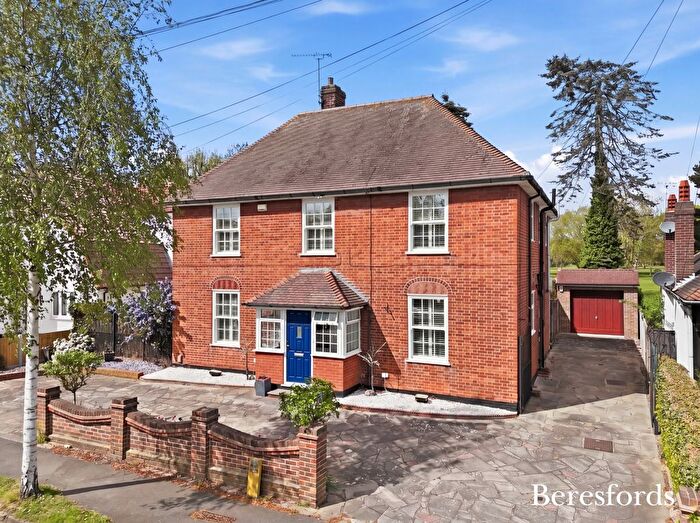 5 Bedroom Detached House For Sale In Links Avenue, Gidea Park, RM2