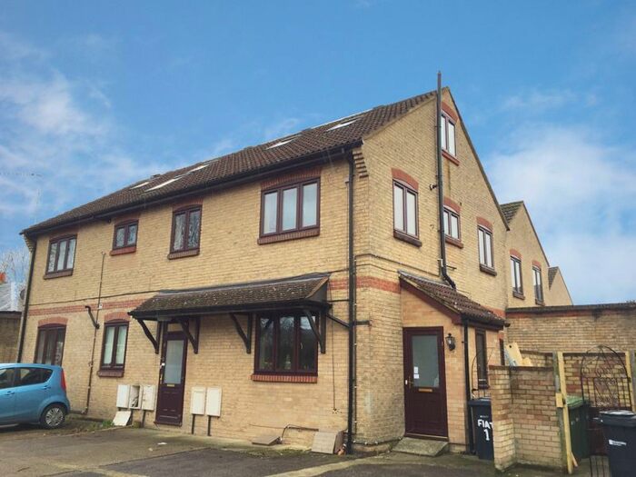 2 Bedroom Flat To Rent In Portland Road, Dorking, RH4