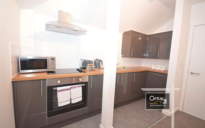 1 Bedroom Flat To Rent In |Ref: |, East Street, Southampton, SO14