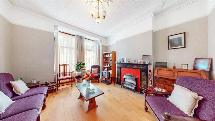 4 Bedroom End Of Terrace House For Sale In Prospero Road, London, N19