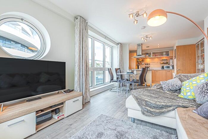 2 Bedroom Flat For Sale In Lombard Road, Battersea, London, SW11