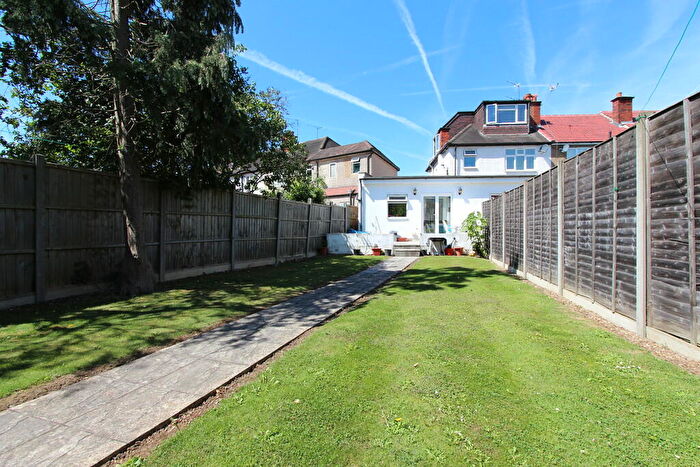 4 Bedroom Apartment To Rent In Rayners Lane, Harrow, HA2