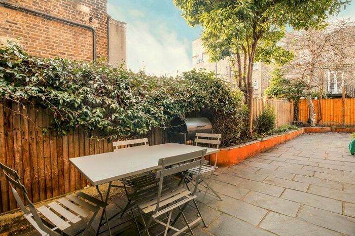 1 Bedroom Flat For Sale In Devonport Road, London, W12