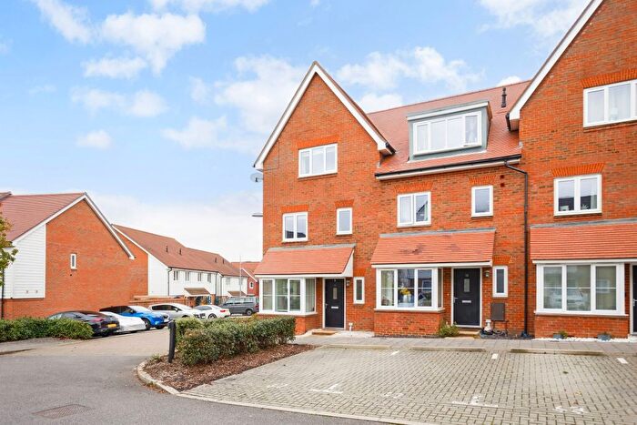 4 Bedroom Town House To Rent In Clay Vale, Faygate, Horsham, RH12