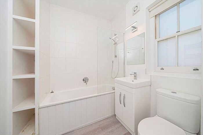 1 Bedroom Flat To Rent In Houblon Road, Richmond, TW10