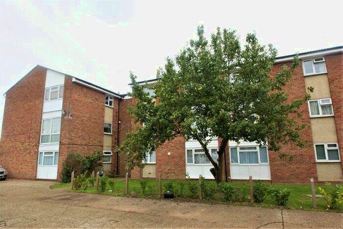 2 Bedroom Flat To Rent In Colne Court, East Tilbury, Tilbury, RM18