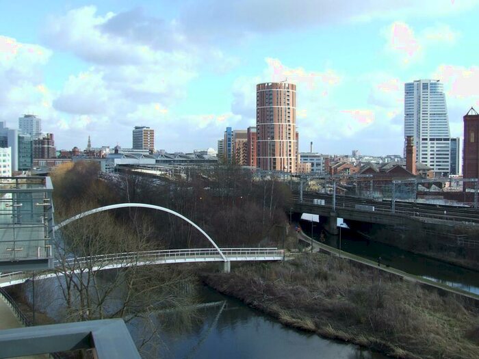 2 Bedroom Flat To Rent In Riverside Way, Leeds, West Yorkshire, Uk, LS1