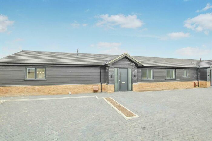 3 Bedroom Semi-Detached House For Sale In Greyhound Grove, Ockendon Road, North Ockendon, RM14