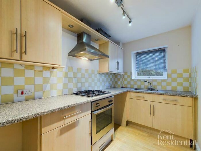 1 Bedroom Apartment To Rent In Basing Close, Maidstone, Kent, ME15