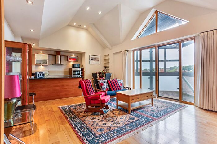 2 Bedroom Flat For Sale In Kings Head Yard, Winchester, SO23