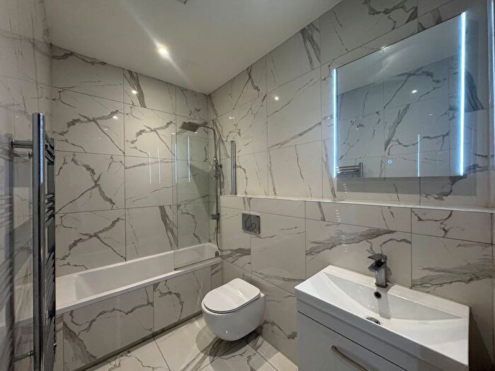 1 Bedroom Flat To Rent In Quilters Way, Stoke Mandeville, Aylesbury, HP22