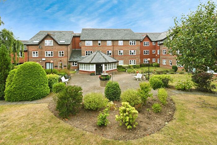 2 Bedroom Flat For Sale In Eastfield Road, Brentwood, Essex, CM14